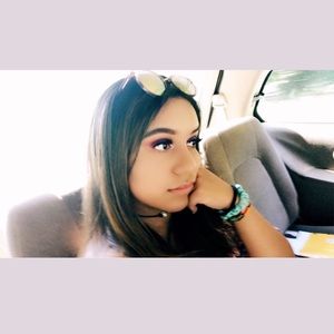 Meet your Posher, Nena